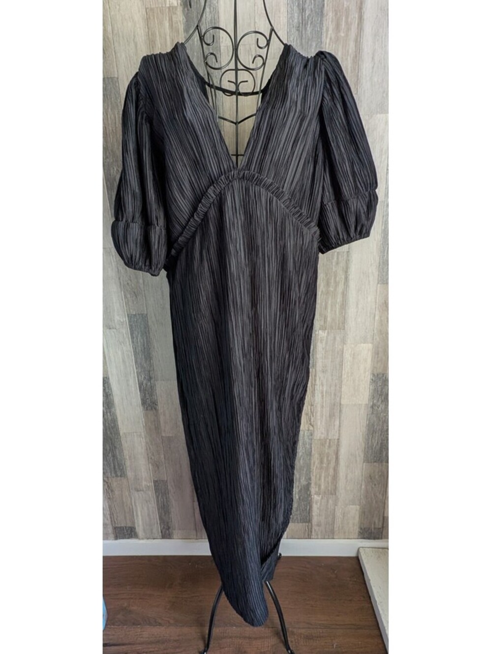 Anthropologie V maxi Dress pre owned L